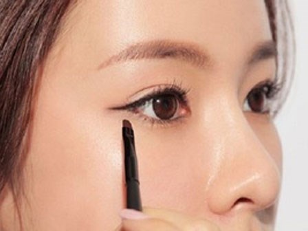 9 mẹo hữu ích giúp bạn kẻ liner mắt mèo quyến rũ hơn bao giờ hết