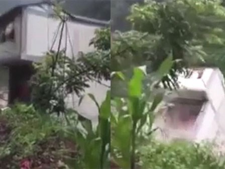 Video sốc: Ngôi nhà ba tầng bị nước lũ 