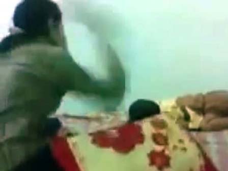 Hẹn 9h mà nửa đêm mới về, chồng đang run rẩy thấy sư tử canh cửa được dân mạng hiến ngay loạt kế hay-2