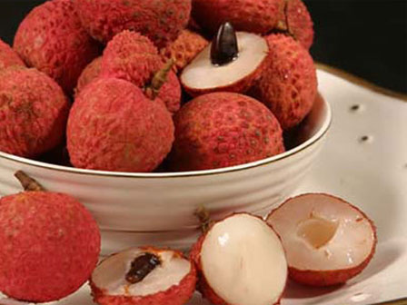 Ăn vải xong chớ bỏ hạt đi vì những công dụng tuyệt vời này-3