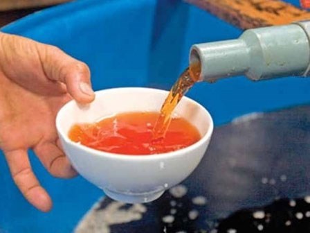 Cách phân biệt nước mắm truyền thống và nước chấm công nghiệp