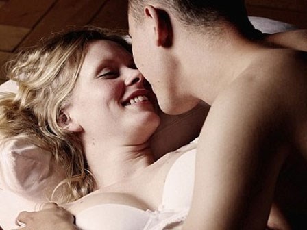 Độ tuổi đàn ông và phụ nữ đạt đỉnh cao nhất trong chuyện sex