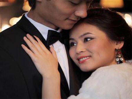 Có bạn trai giàu, tội gì không hưởng?