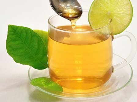 Tự chế nước tẩy trang an toàn, không tốn kém từ trà xanh