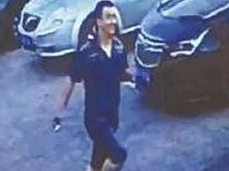 Nụ cười bí hiểm của kẻ bắt cóc hụt bé 4 tuổi trên đường đi học ngay trước mặt người bà
