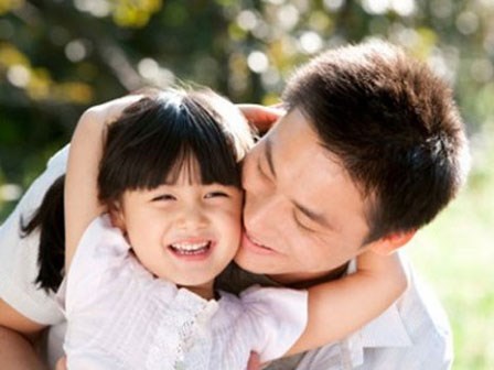 Chồng bỏ bê con đẻ, nâng niu con riêng của bồ hơn trứng mỏng
