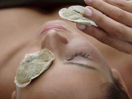 Chấm thứ này lên mi trước khi đi ngủ, lông mi mọc dày và dài gấp đôi không cần nối