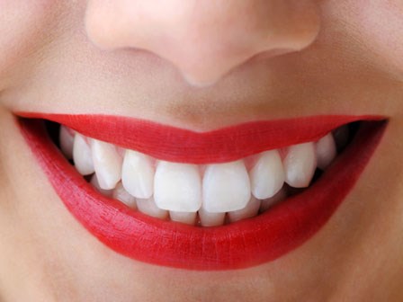 Răng xỉn màu, ố vàng cũng trở nên trắng bóng chỉ trong 3 phút