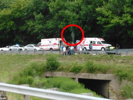 Bức ảnh chụp khoảnh khắc người đàn ông ‘hồn lìa khỏi xác’