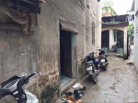 Con khóc thét khi nhìn khuôn mặt mẹ sau cơn “điên” của bố
