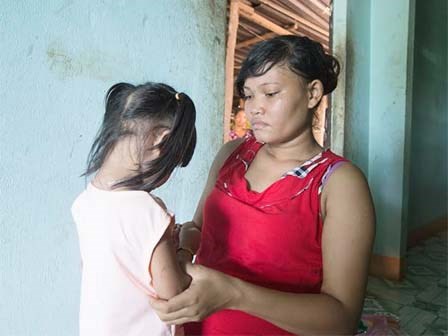 Vụ trao nhầm con: Phút đoàn tụ tréo ngoe, đẫm nước mắt