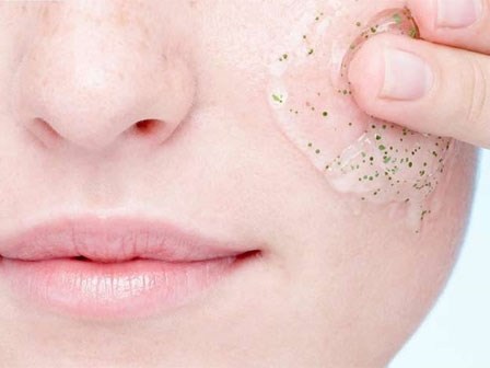 Nguy hại từ hạt massage trong mỹ phẩm