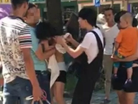 Cô bồ nhí bị đánh ghen, 