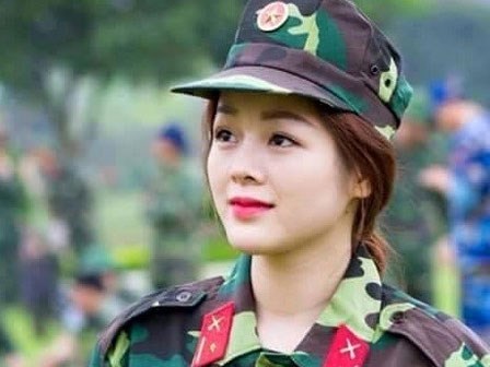 Nữ quân nhân xinh đẹp được dân mạng tìm kiếm