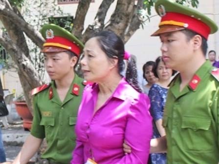 Hoa hậu quý bà lừa đảo triệu đô đổ lỗi cho nạn nhân