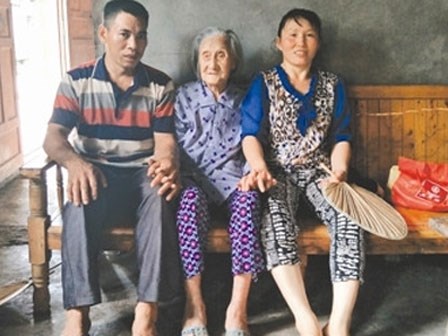 Nhỡ tay giết hại bạn, người đàn ông nhận phụng dưỡng suốt đời mẹ già của nạn nhân