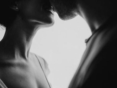 Chồng xuất ngoại, vợ ôm tiền tỷ nuôi “phi công trẻ” và cái kết chua chát bất ngờ