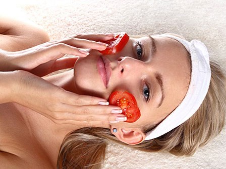 Ở tuổi 30, bạn phải biết cách dùng cà chua để giúp da trắng và mịn hơn
