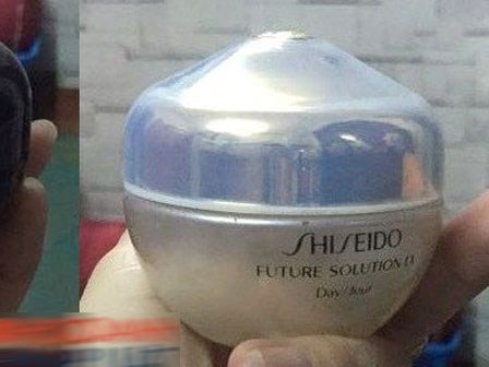 Sần mặt nhăn da khi mới 35 tuổi, khách hàng khởi kiện Shiseido