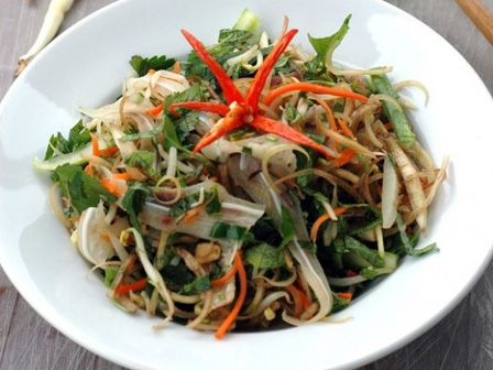 Luộc tai lợn trắng giòn sần sật lại không thâm xỉn chỉ cần cho thêm một thứ này, ai ăn cũng mê ngay-4