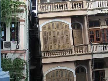 Nhà 4 tầng nghiêng như tháp Pisa, chực sập giữa Thủ đô