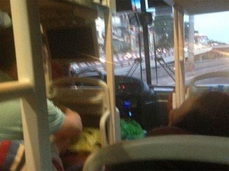 Cộng đồng mạng dậy sóng vì cô gái mặc váy bị sàm sỡ trên xe khách