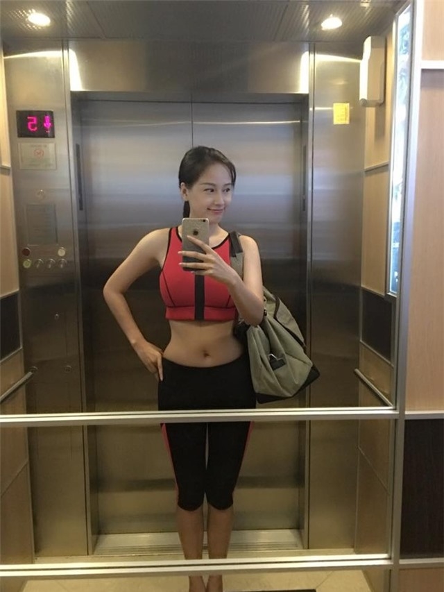 Mai Phương Thúy thường xuyên khoe cơ thể săn chắc, gợi cảm ở phòng tập.