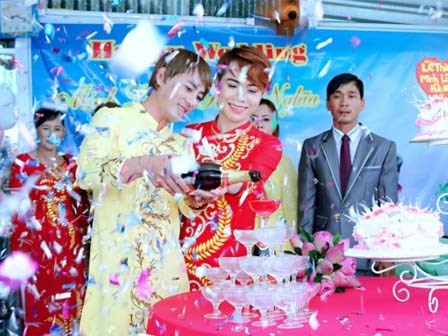 Chàng trai đồng tính lần đầu chia sẻ sau cái chết của chồng mới cưới