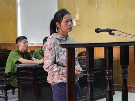 Đám tang vội vã tố cáo tội ác của người đàn bà bất hạnh