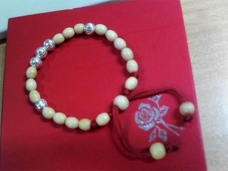 Thực hư công dụng trừ tà của vòng dâu tằm trong 