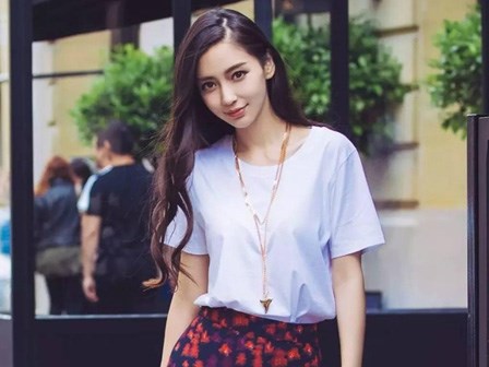 Cách mix đồ 'trẻ mãi không già' của Angelababy