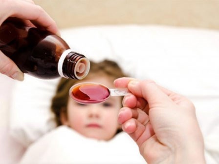 6 sai lầm chết người khi cho trẻ uống thuốc mẹ nào cũng mắc phải