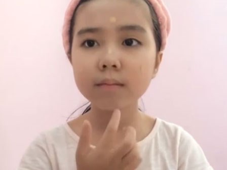 Video: Cô bé lớp 5 dạy trang điểm khiến dân mạng ngả mũ