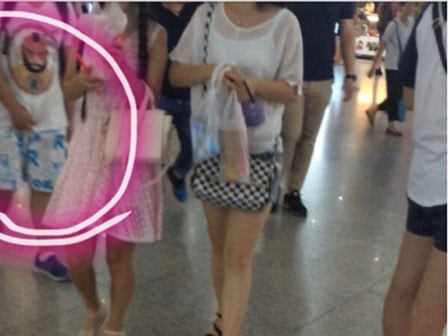 Cậu bé 13 tuổi sàm sỡ 5 người phụ nữ ở tàu điện ngầm vì được bố khuyến khích