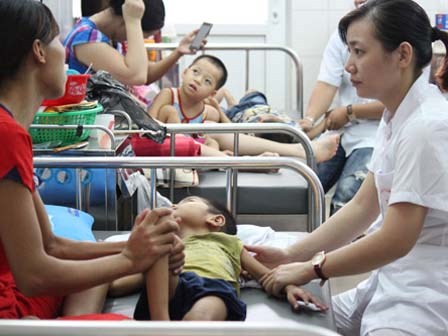 Hành trình tìm lại giọng nói của nữ sinh 17 tuổi bị câm 6 tháng sau khi bạn đánh hội đồng