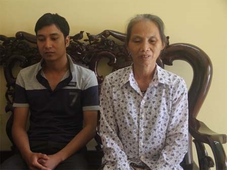Đuổi vợ con ra khỏi nhà, đưa phụ nữ