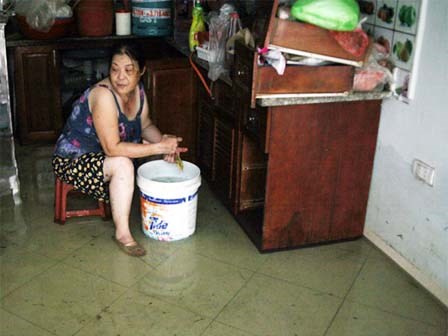 Nước ngập tận giường sau mưa: Khốn khổ rao bán nhà nhưng... không ai hỏi mua