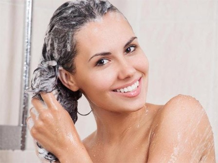 90% chúng ta đang thực hiện những cách gội đầu tưởng đúng mà sai này