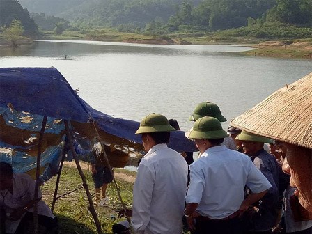 Đi hái sim về bán, 3 học sinh nữ chết đuối thương tâm