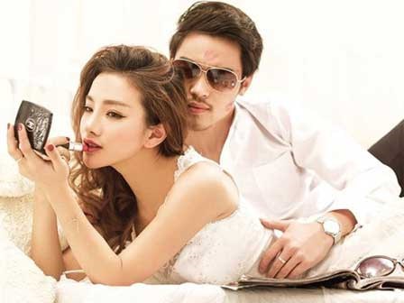 Đàn ông có tiền mới giữ được đàn bà xinh đẹp…