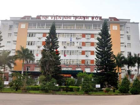Đi chăm con, ông bố chết bốc mùi trong bệnh viện