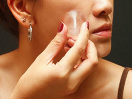 Thoa đá viên lên mặt rồi cảm nhận những hiệu quả hết sức kì diệu