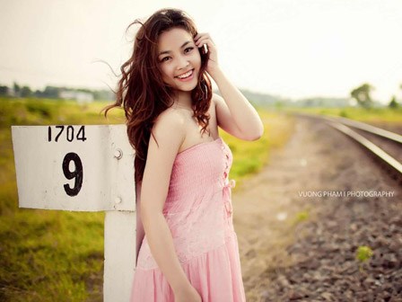 Phái đẹp rạng ngời với váy áo tôn dáng, ‘nịnh da’