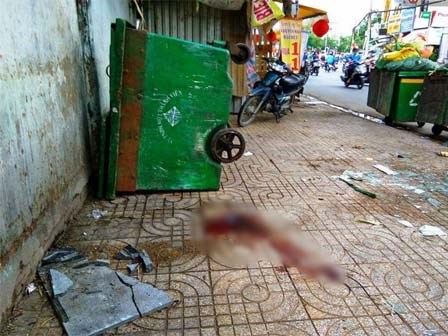 Bị giật đồ, người phụ nữ lái xe máy đuổi theo 2 tên cướp thì bị té ngã tử vong
