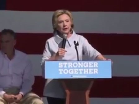 Tin đồn đeo bám Hillary sau video ho mất kiểm soát