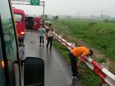 Xe khách lật trên cao tốc khiến 12 người thương vong đã chạy với tốc độ trên 80km/h?