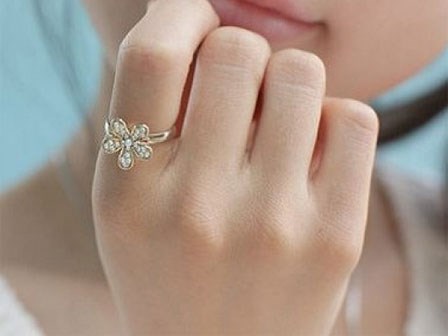 Muốn tình duyên được trọn vẹn hãy đeo nhẫn theo cách này