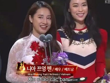 Nhã Phương nói tiếng Anh khi bất ngờ đoạt giải ngôi sao châu Á tại Hàn Quốc