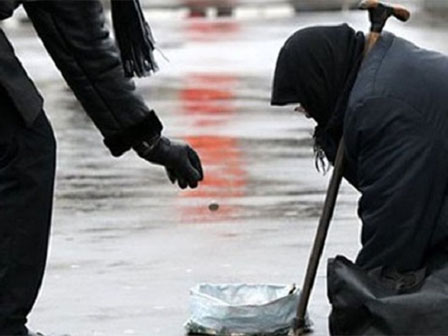 Định giúp đỡ ông cụ lách luật, người bán vé bất ngờ bị hỏi 1 câu khiến anh lập tức đổi ý-3