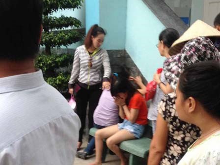 Bé gái 13 tháng tuổi chết đuối trong chậu nước khi mẹ để ở nhà một mình